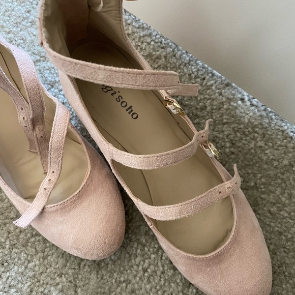 Women’s Low Pink Heels - Picture 2 of 15